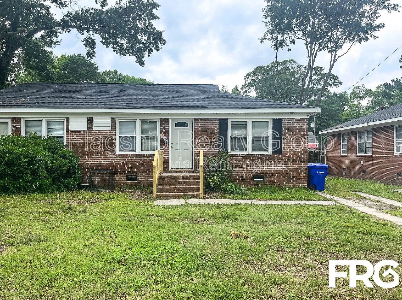 3 bed, 1.0 bath, 998 sqft, $1,295 — Photo 1