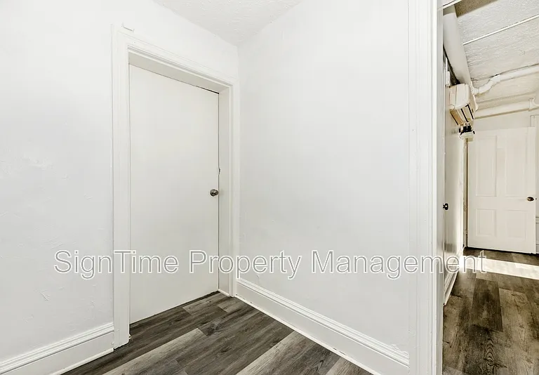 220 Summit Ave #BASEMENT — Photo 3