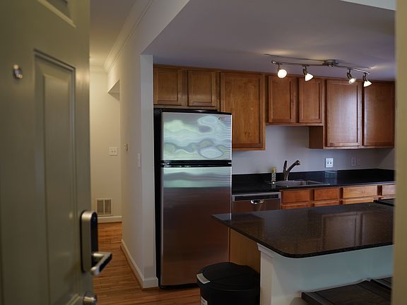 4th image of 5518 Waterman Blvd