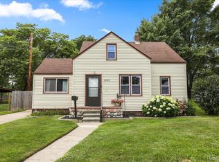 27275 Maple St, Roseville, MI