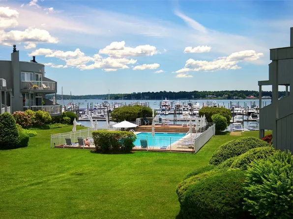7 Sands Court #7, Port Washington, NY 11050