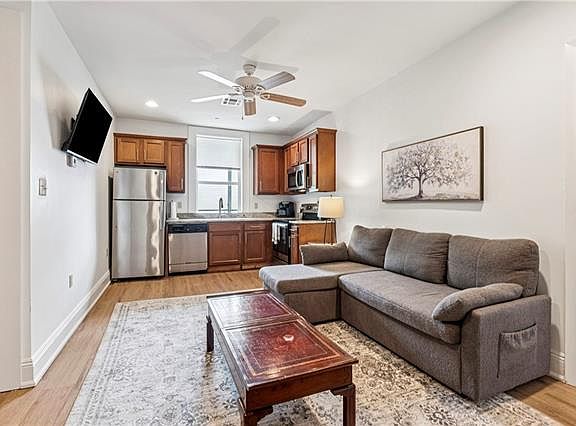 2nd image of 3918 Baronne St #204