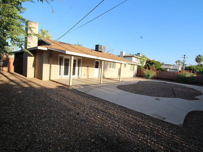 2417 S Newberry Rd — Photo 18