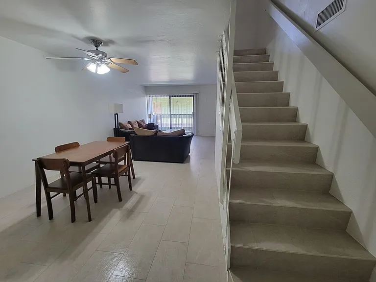 941 N Euclid Ave #226 — Photo 3