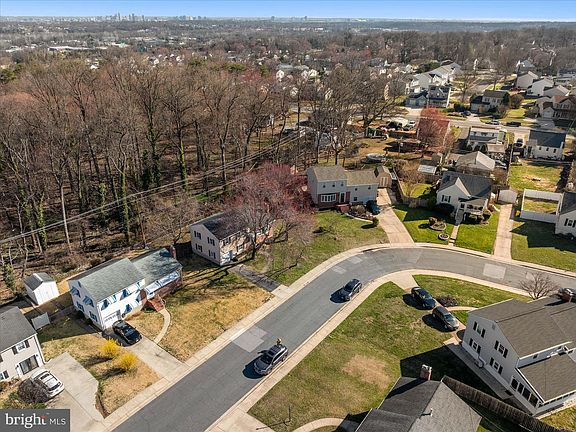 5th image of 409 La Clair Ave
