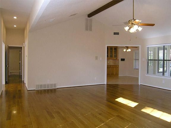4th image of 7105 Lake Louise Dr