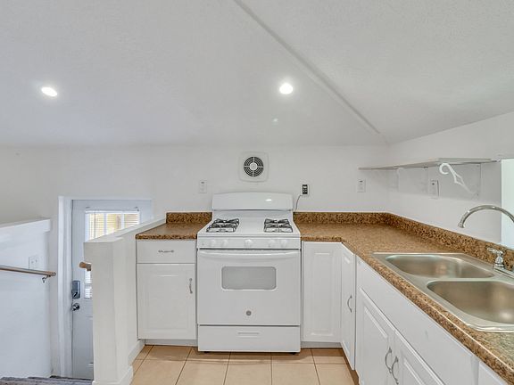 5th image of 406 W 36th St Unit C