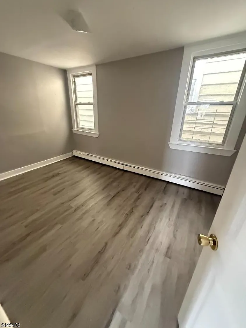 2 bed, 1.0 bath, 800 sqft, $1,800 — Photo 1