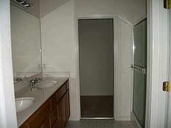 4th image of 2174 Chapman Oak Dr