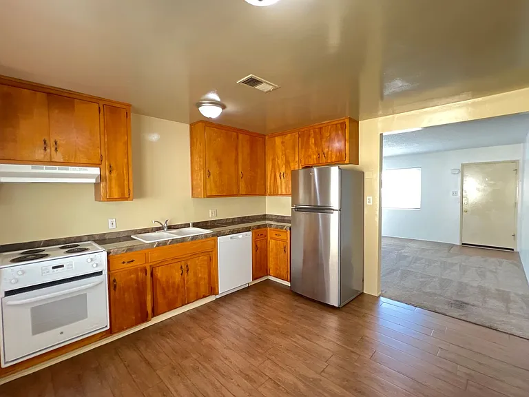 4236 Columbus St — Photo 6