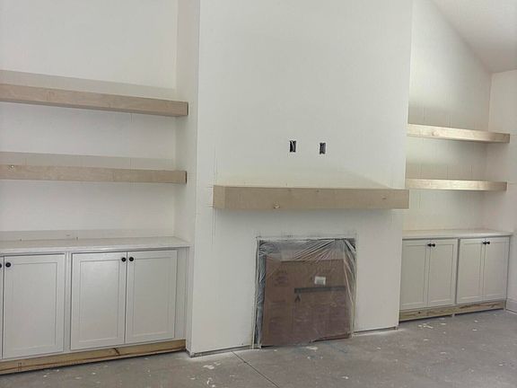 2nd image of 302 Kawga Trce