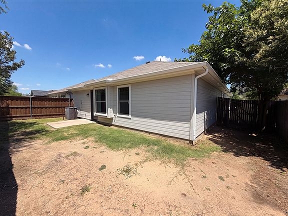5th image of 2824 Saint Bernard Dr
