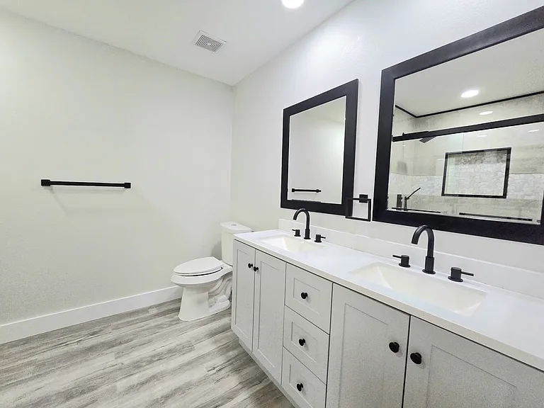 2467 Mallory Ln — Photo 12