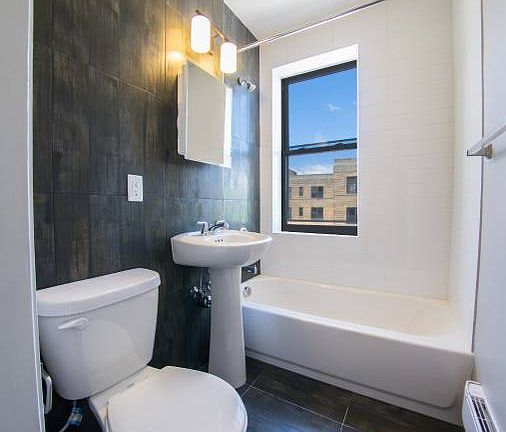 4th image of 104 N Grove St #405