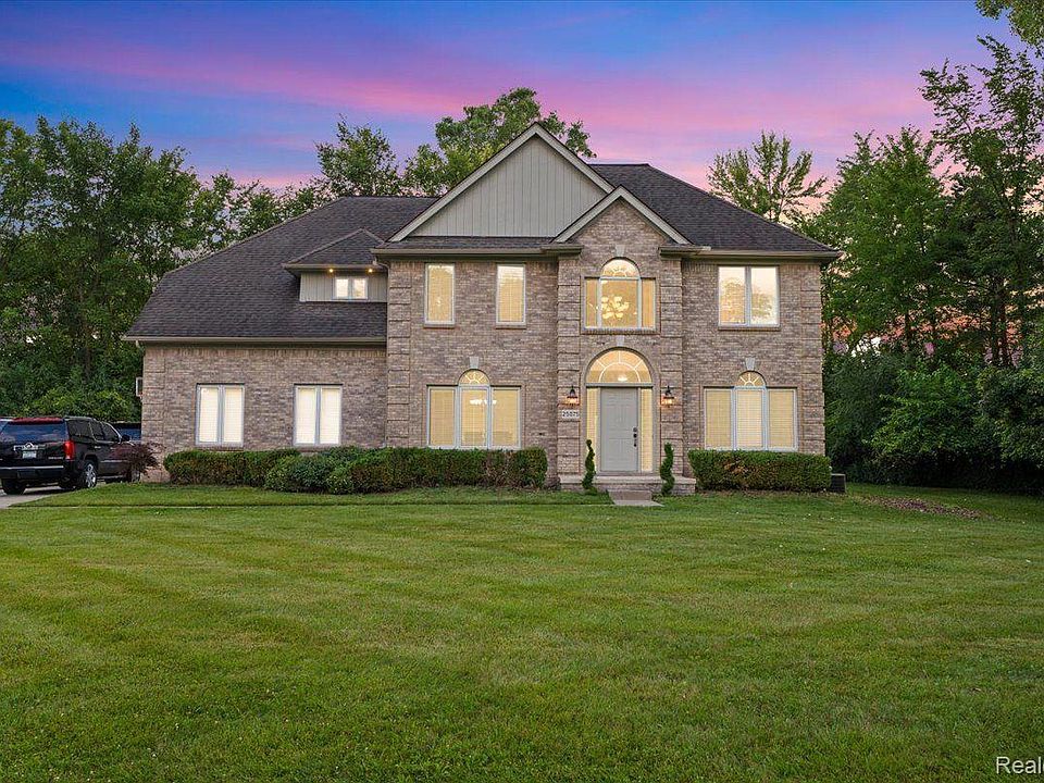1st image of 25075 Edgemont Dr