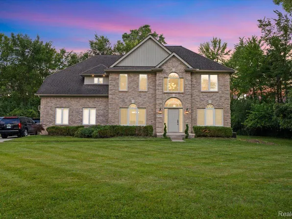 25075 Edgemont Dr, Southfield, MI 48033