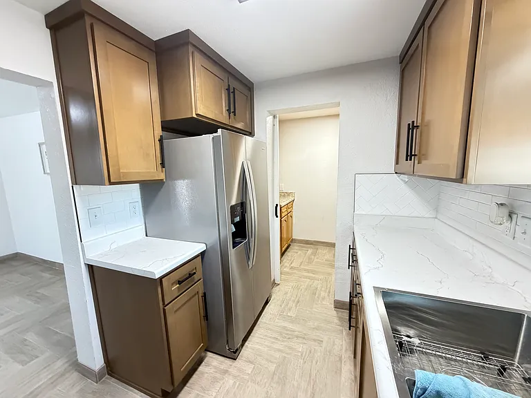 244 E Spring St — Photo 6
