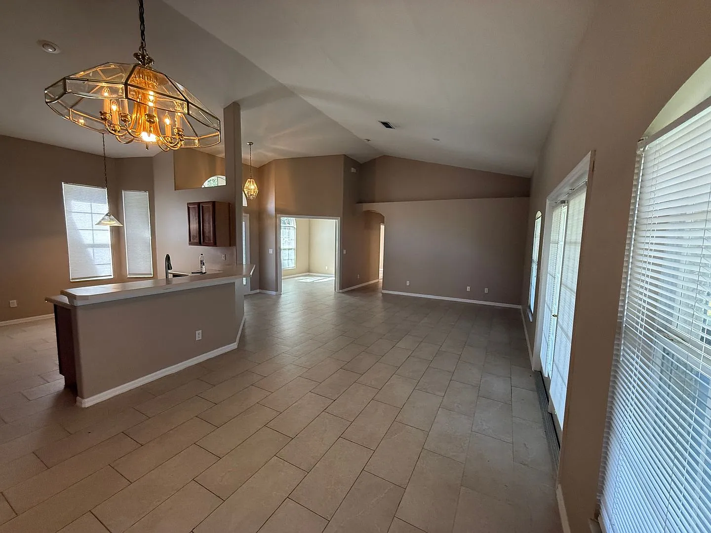 Beautiful 3 Bedrooms, 2 Baths Single Family Home In Gated Community. — Photo 4