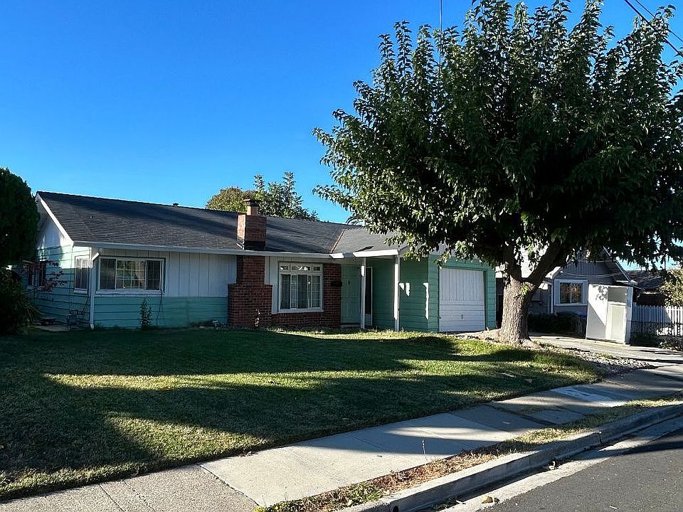 2nd image of 2877 Hillside Ave