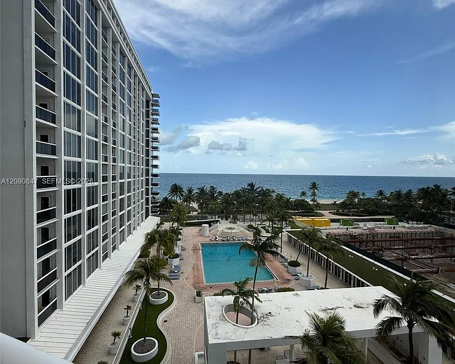 10275 Collins Ave #619