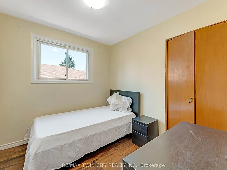 402 Lakeview Dr — Photo 16