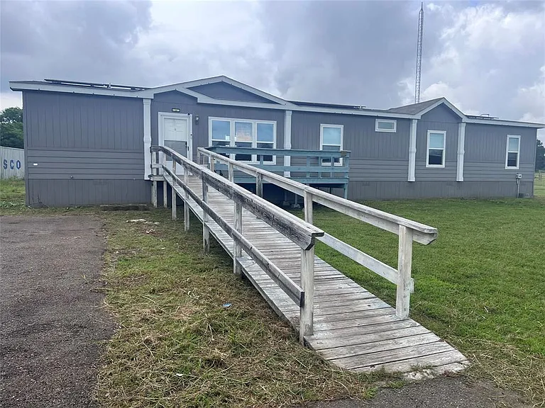 470 FM 896 — Photo 18