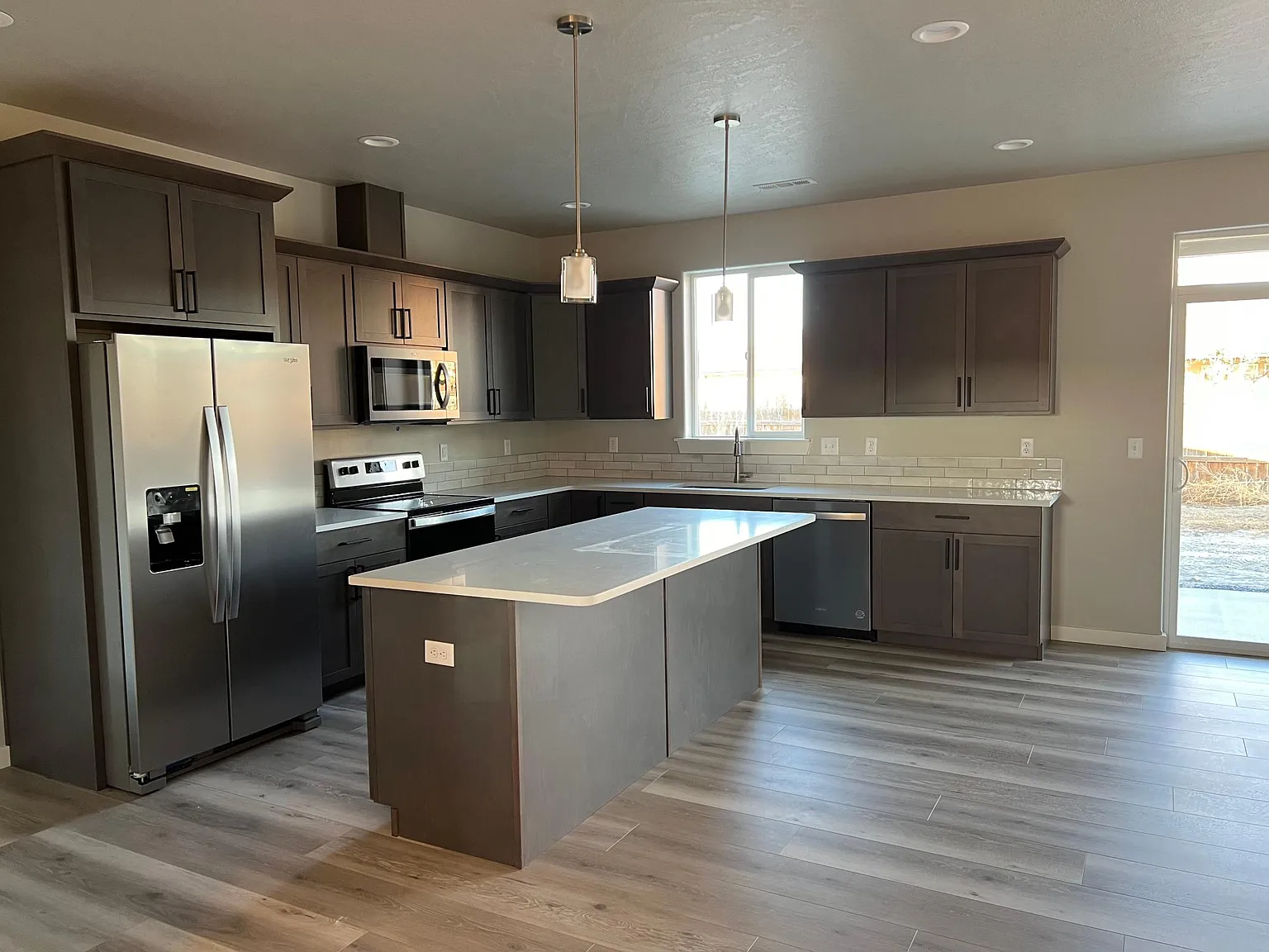 4 bed, 1780 sqft, $2,395 — Photo 2