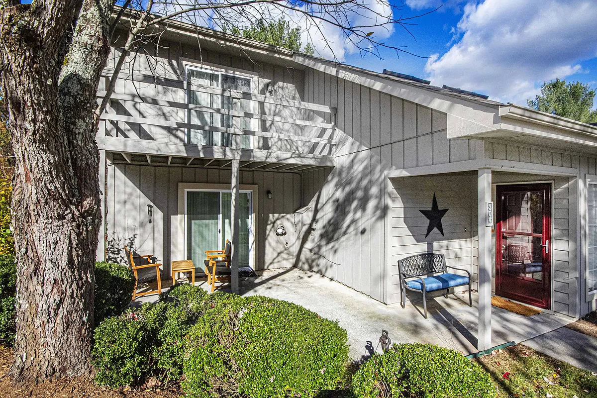 Building Photo - 304 Chota View Pl #1