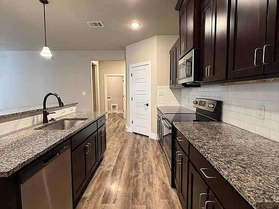 4th image of 665 The Cottages Dr