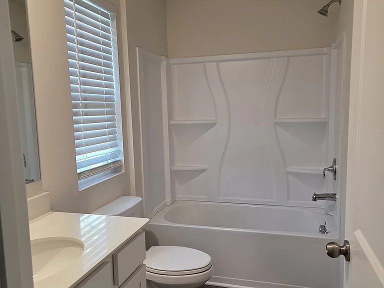 1537 Woodhouse Dr — Photo 7