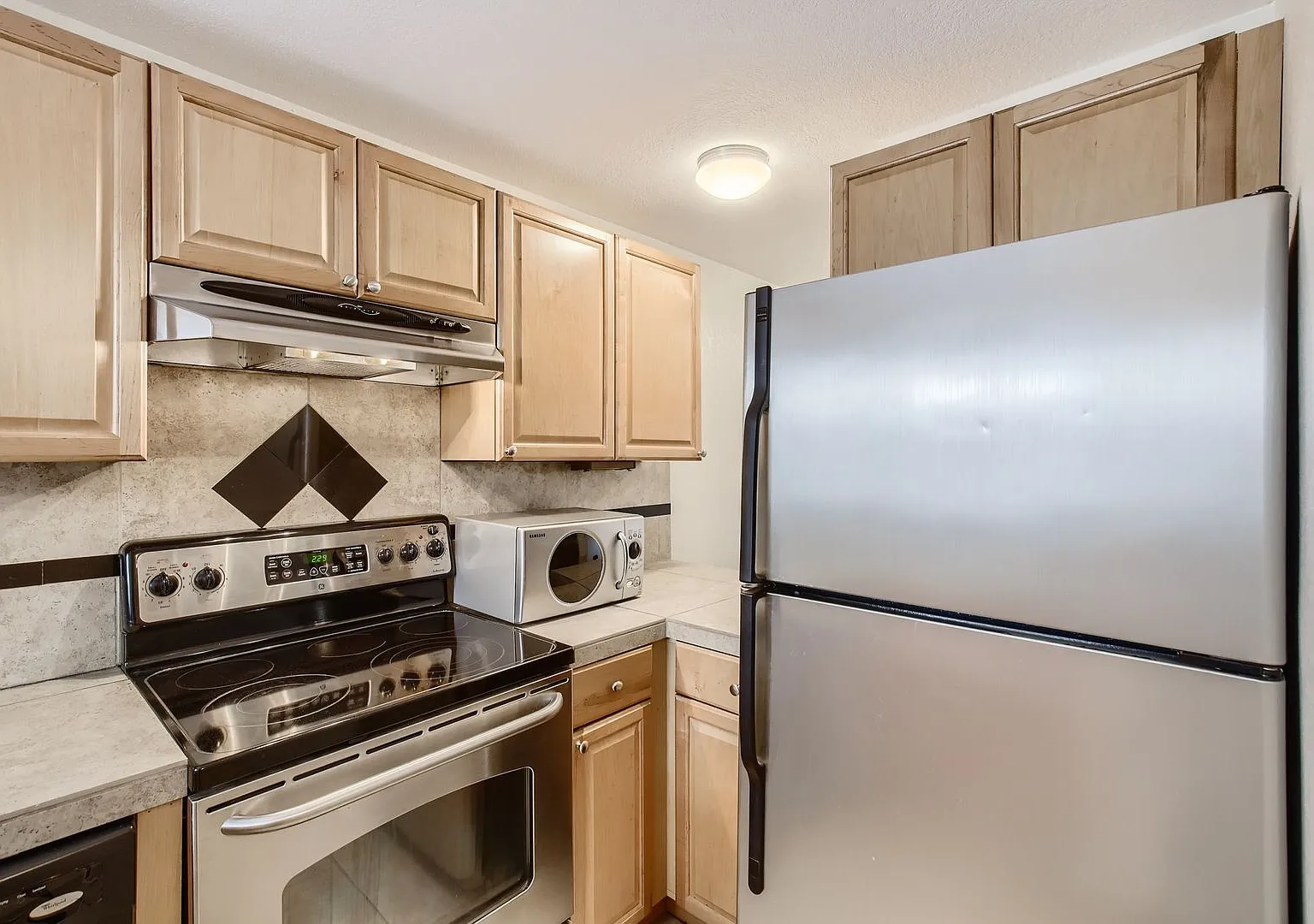 Lovely Pearl St. Condo 1 BDR/1 BA Downtown Boulder — Photo 2