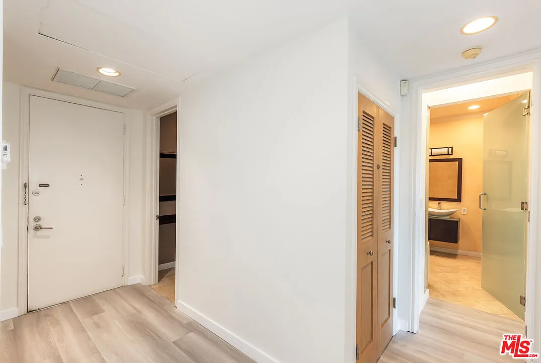 2 bed, 3.0 bath, 1663 sqft, $5,500 — Photo 4