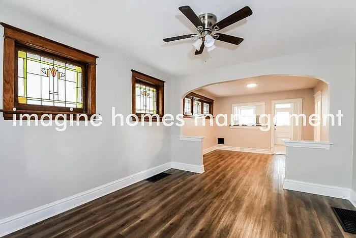 2 bed, 1.0 bath, 988 sqft, $1,899 — Photo 3