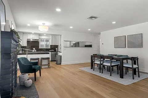 22309 Leadwell St — Photo 22