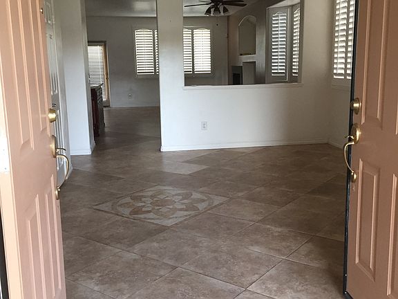 4th image of 15956 Katherine St
