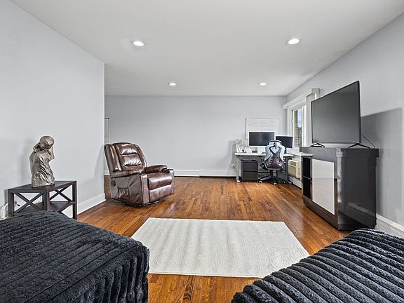 5th image of 9460 Dee Rd APT 2H