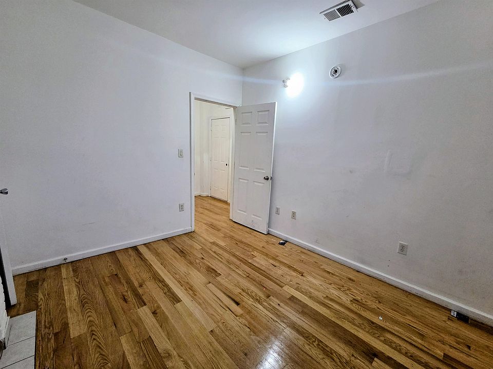 1st image of 162 Tonnelle Ave #2