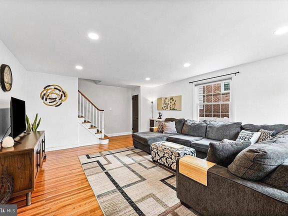3rd image of 29 Schuyler Rd