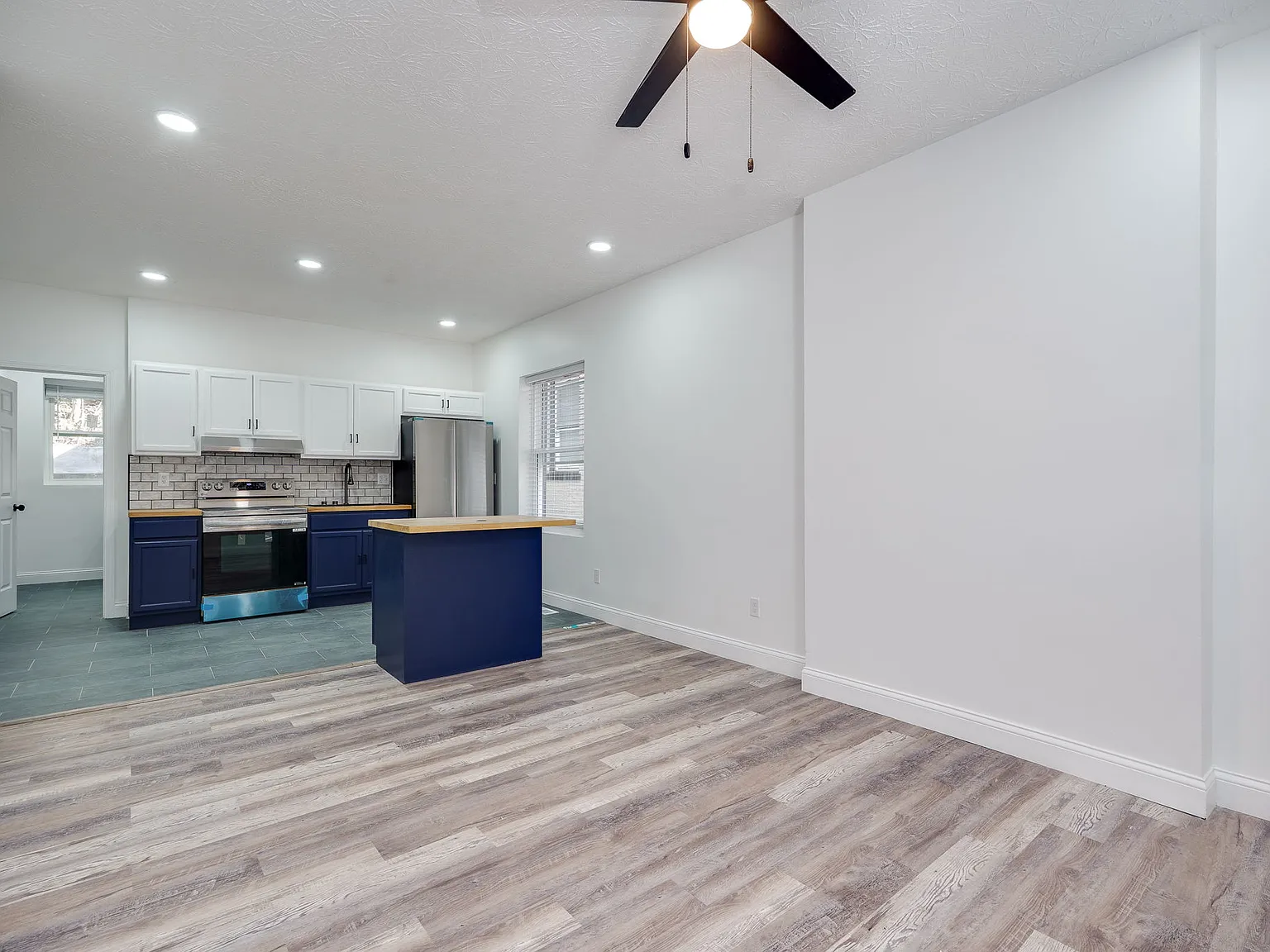 3 bed, 1192 sqft, $2,000 — Photo 3