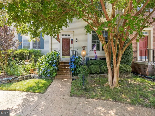 7716 Effingham Sq, Alexandria, VA 22315