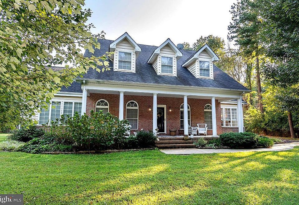 1st image of 210 Country Ln