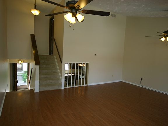 4th image of 439 E North St Unit 3