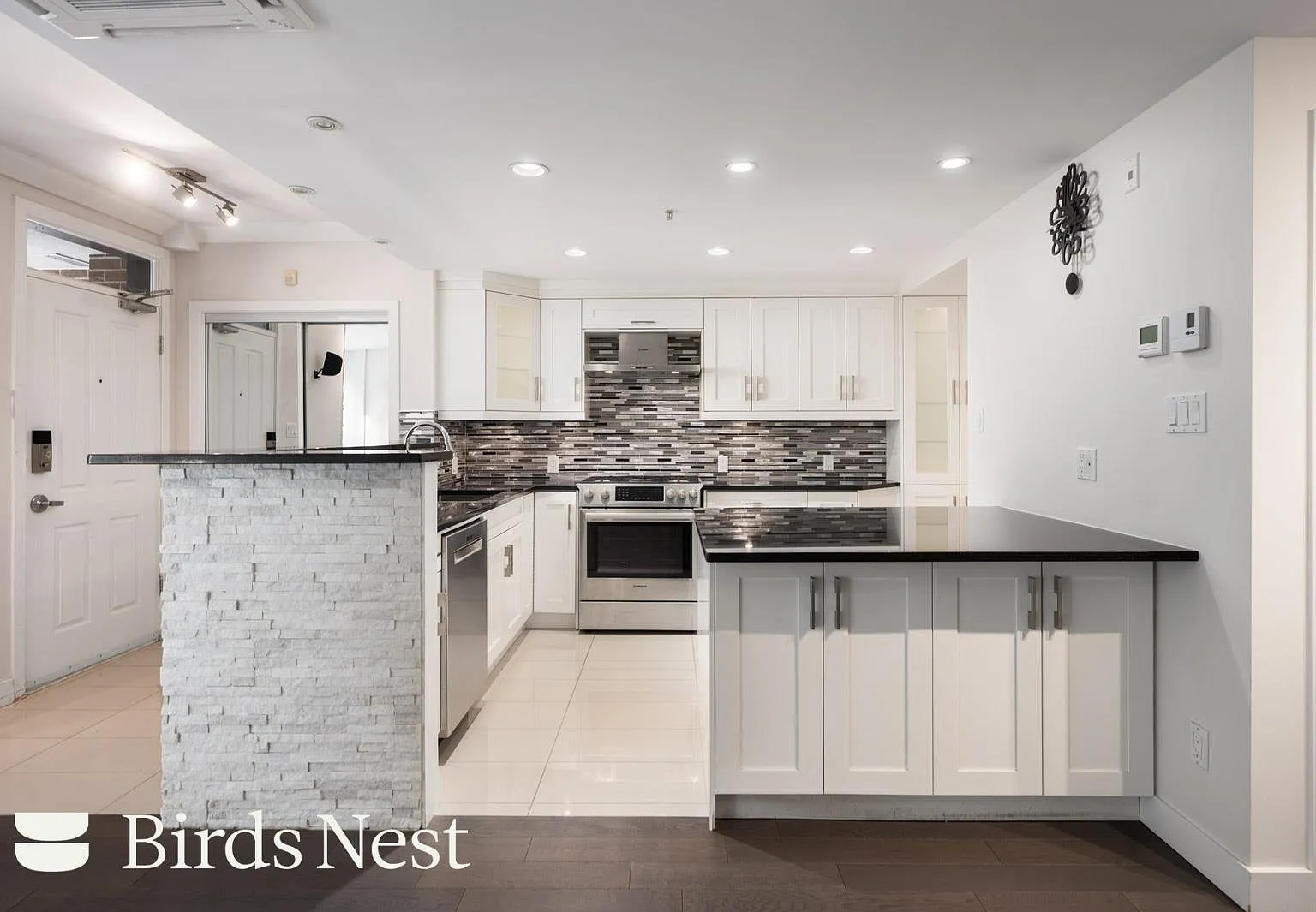 3 bed, 1718 sqft, $5,500 — Photo 1