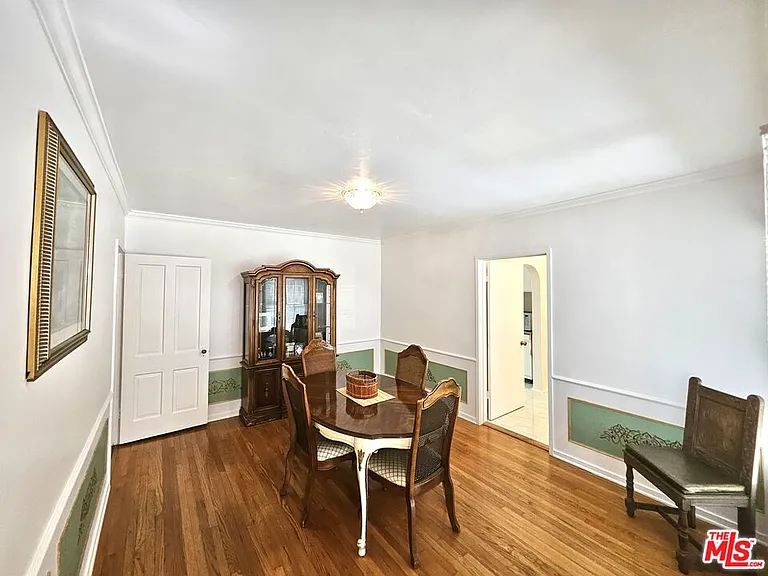 2211 W 78th Pl — Photo 7