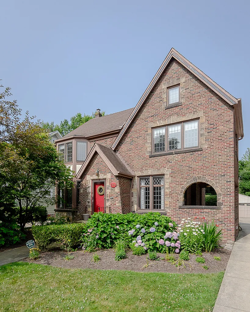 2584 Eaton Rd photo 1