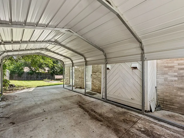 3401 E Noble Dr — Photo 32