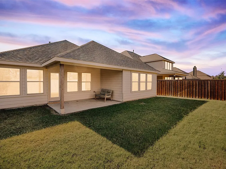 1409 Freesia Dr — Photo 17