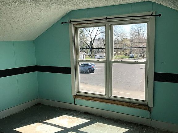 5th image of 109 Park St