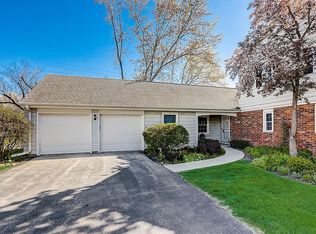 2826 W Ville Du Parc Dr #6, Mequon, WI 53092