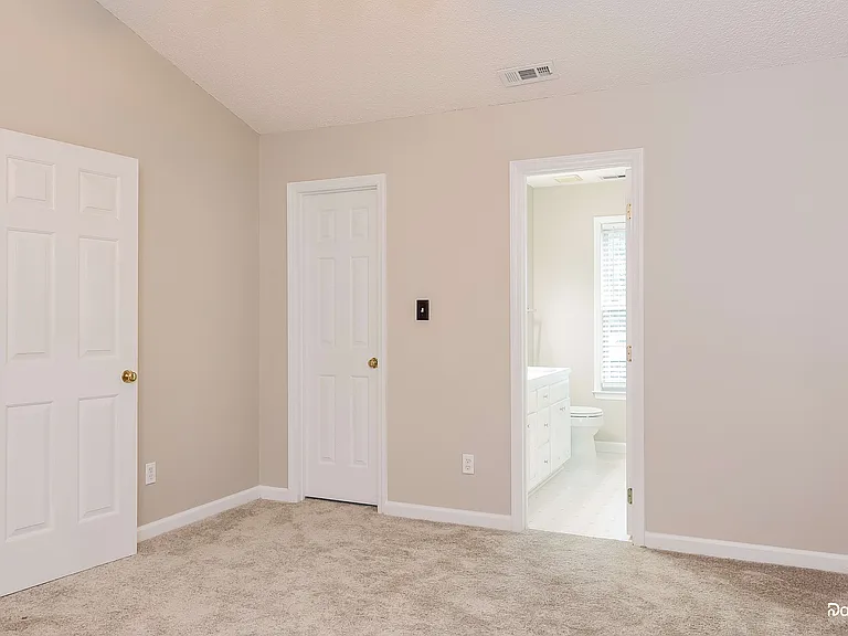 108 Biltmore Dr — Photo 12